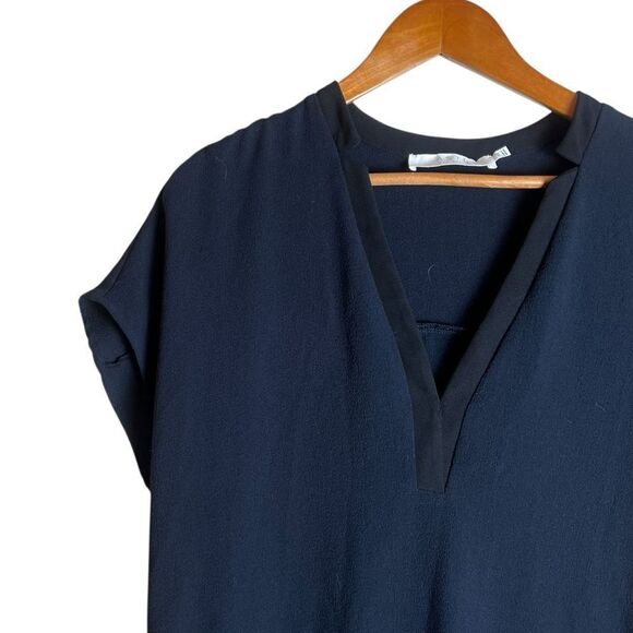 Astr‎ the label navy short sleeve dress with black trims - Picture 2 of 8